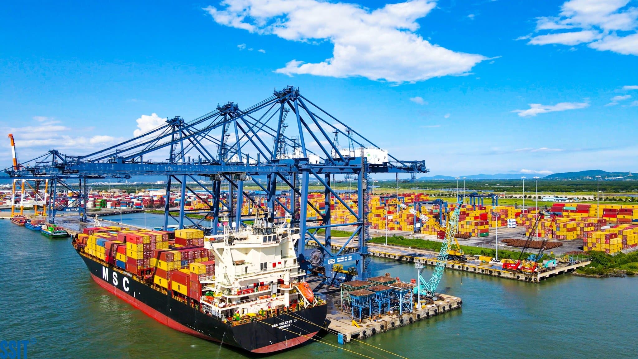 Căng thẳng Biển Đỏ: Hỗ trợ vận chuyển hàng hóa container đi châu Âu, châu Mỹ