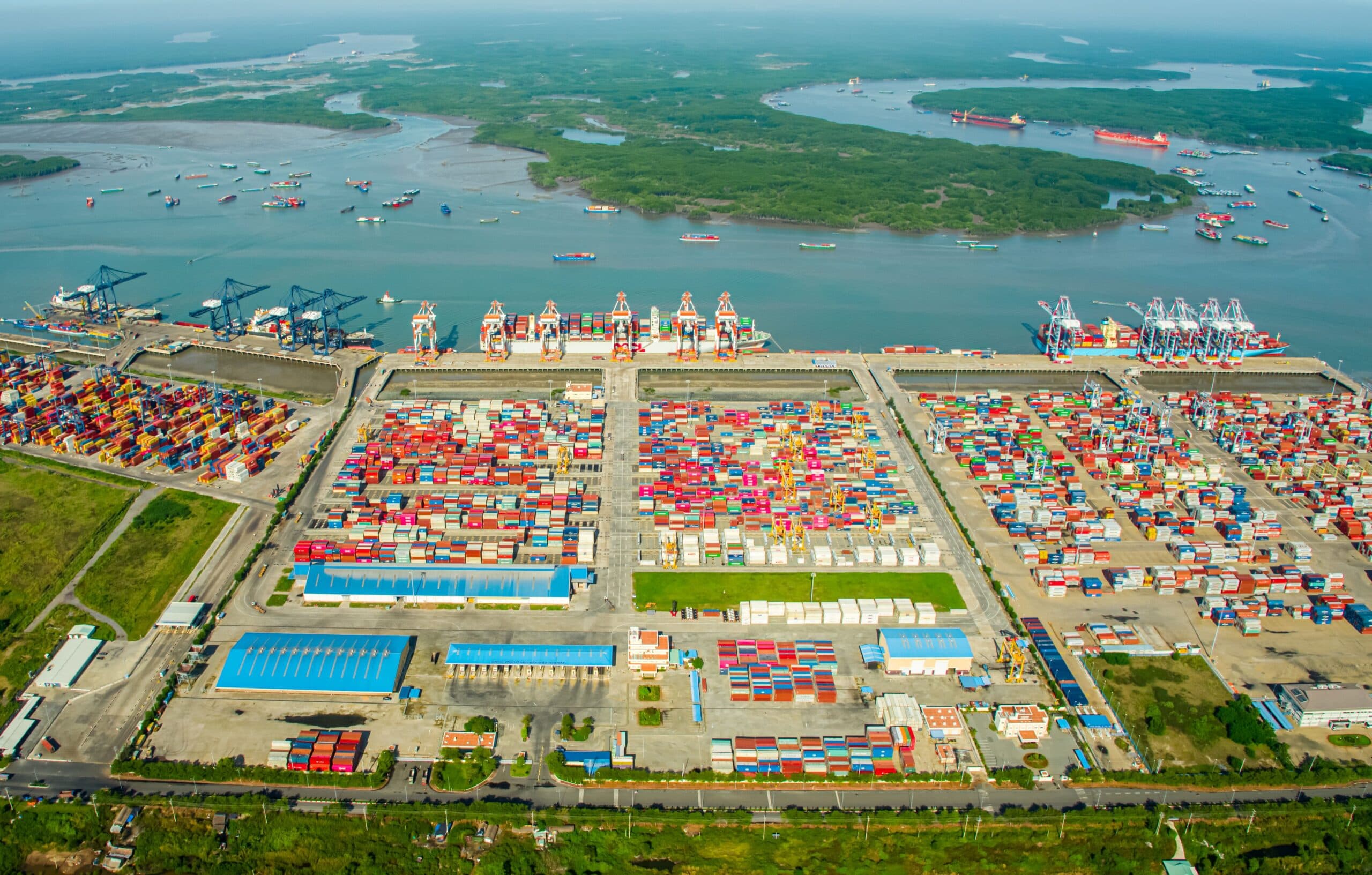 Xuất nhập khẩu hàng hóa: Điểm sáng bức tranh kinh tế 5 tháng đầu năm