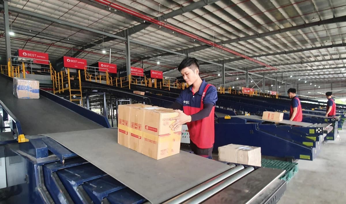 Thủ tướng yêu cầu kiểm soát chặt hàng nhập khẩu qua thương mại điện tử