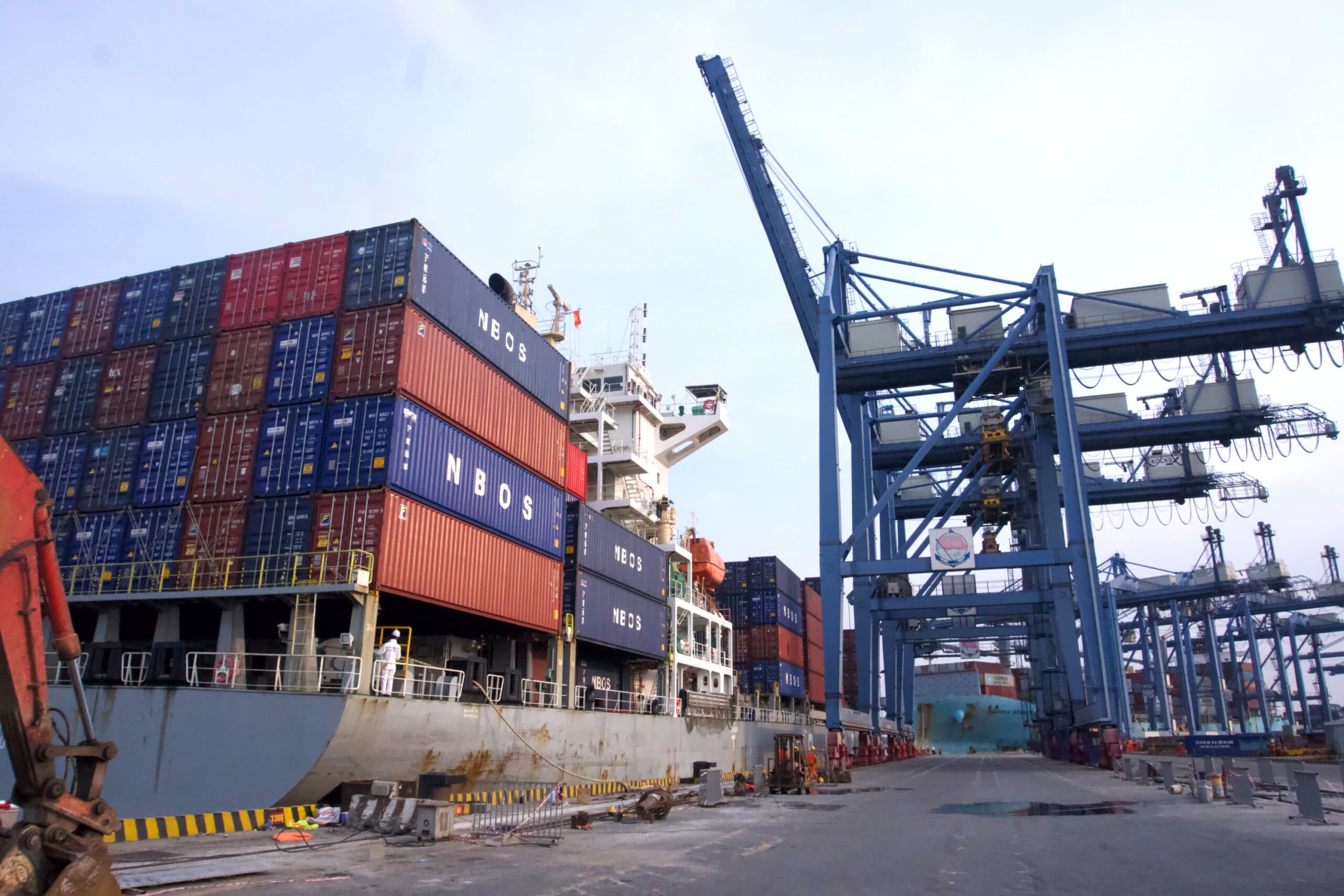 Hơn 135 triệu tấn hàng thông qua cảng biển trong 2 tháng