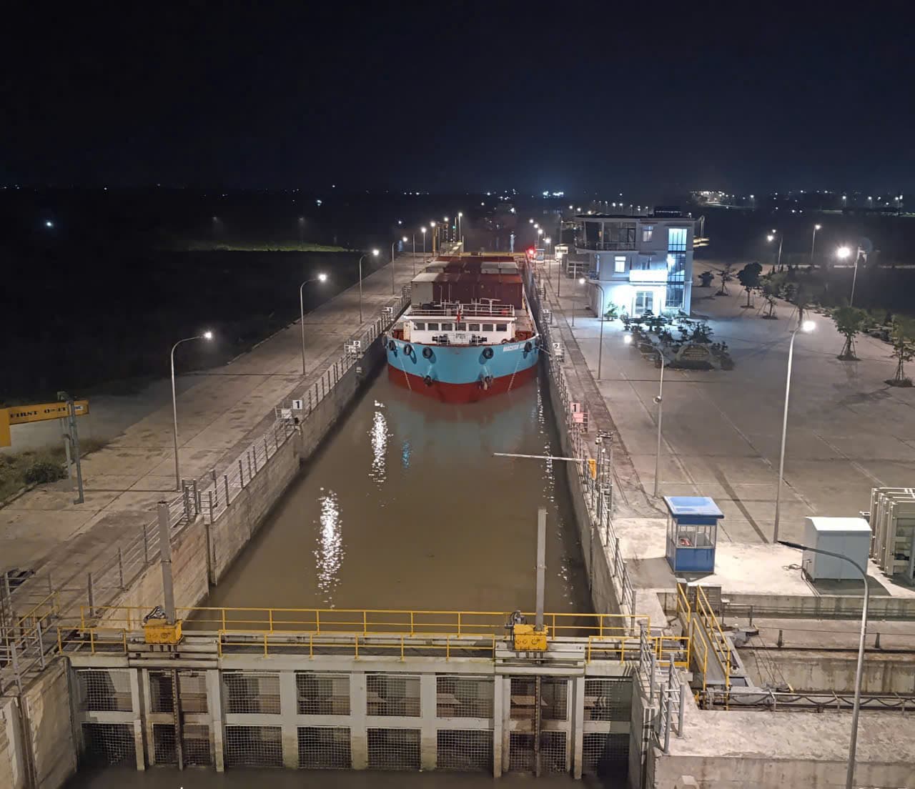 Thông tuyến vận tải container Hải Phòng - Ninh Bình qua kênh Nghĩa Hưng