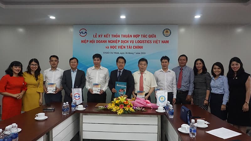KÝ KẾT BIÊN BẢN THỎA THUẬN HỢP TÁC GIỮA HIỆP HỘI DOANH NGHIỆP DỊCH VỤ LOGISTICS VIỆT NAM VÀ HỌC VIỆN TÀI CHÍNH