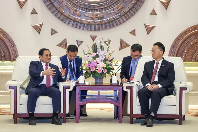 Đẩy mạnh đẩy mạnh kết nối đường sắt và đường bộ giữa Việt Nam - Quảng Tây, Trung Quốc